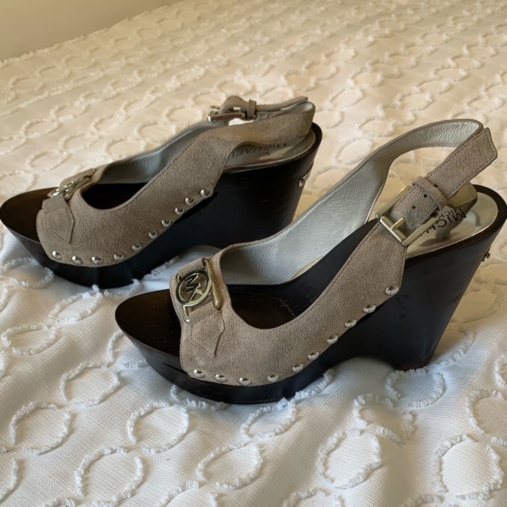 Michael Kors size 8 peep toe wedge